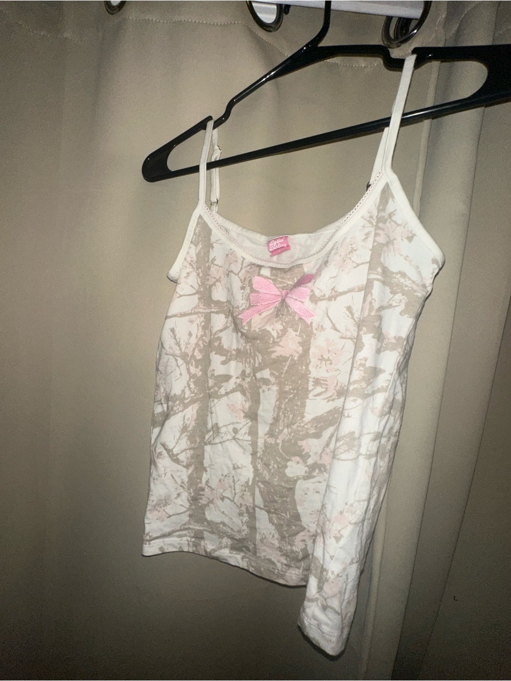 Camouflage tank top camisole with pink bow women’s size medium